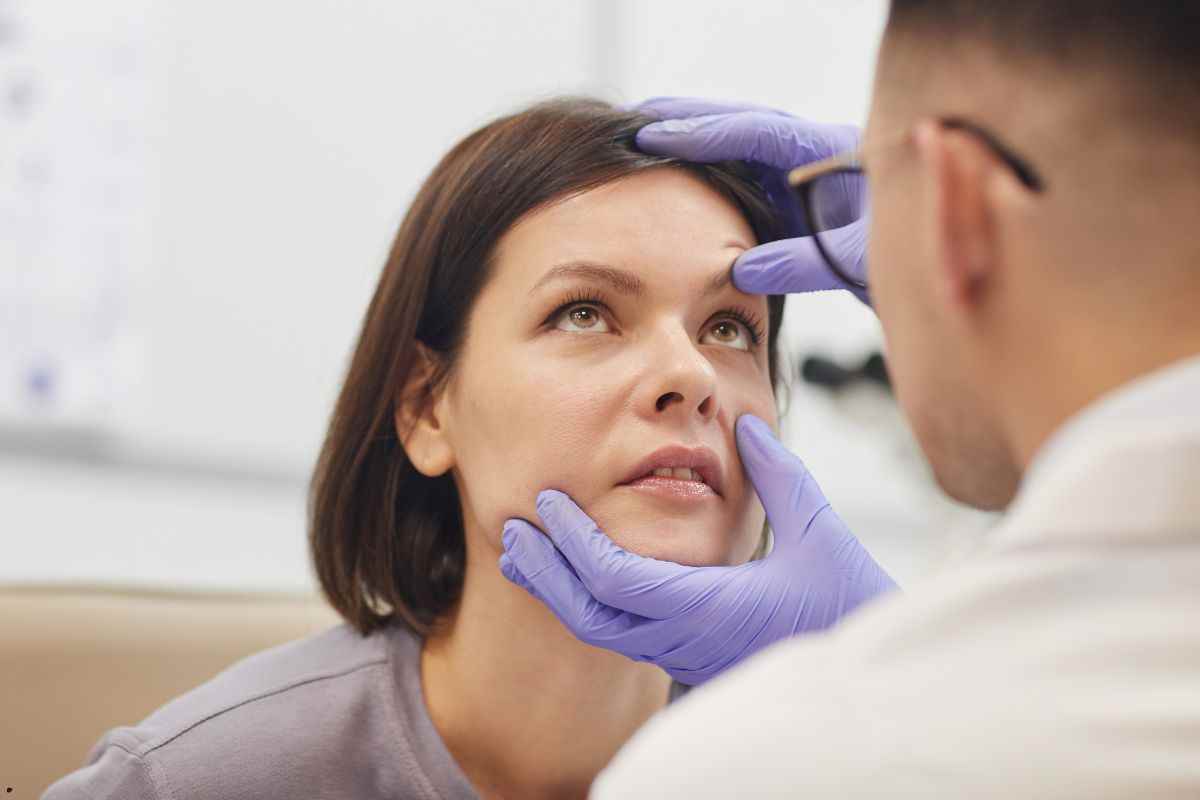 Fenomeno mosche volanti nell'occhio Agichina24.it