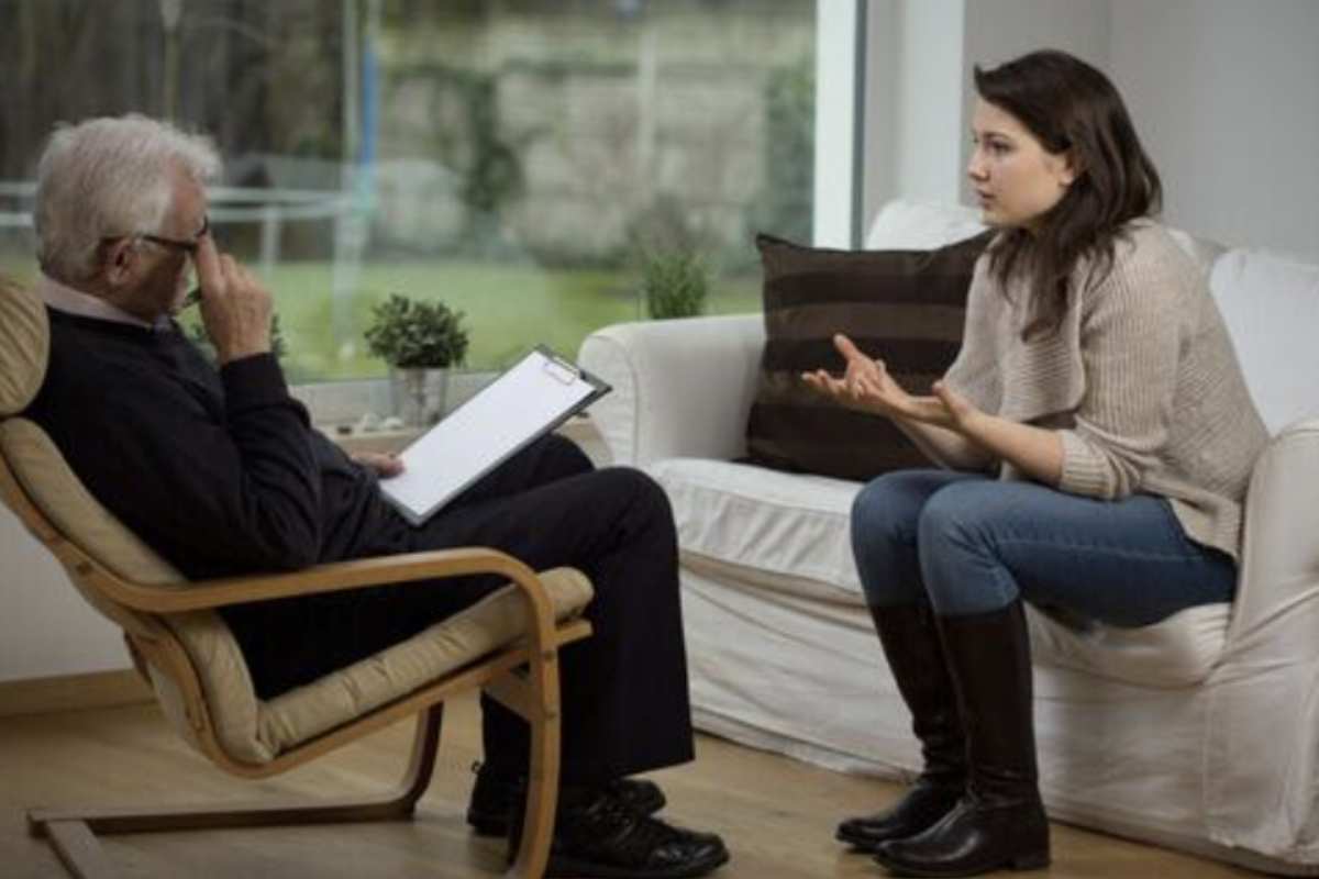 La psicoterapia è prima di tutto una relazione tra due persone. Non è un processo neutro o distante: è uno spazio dove emergono emozioni reali