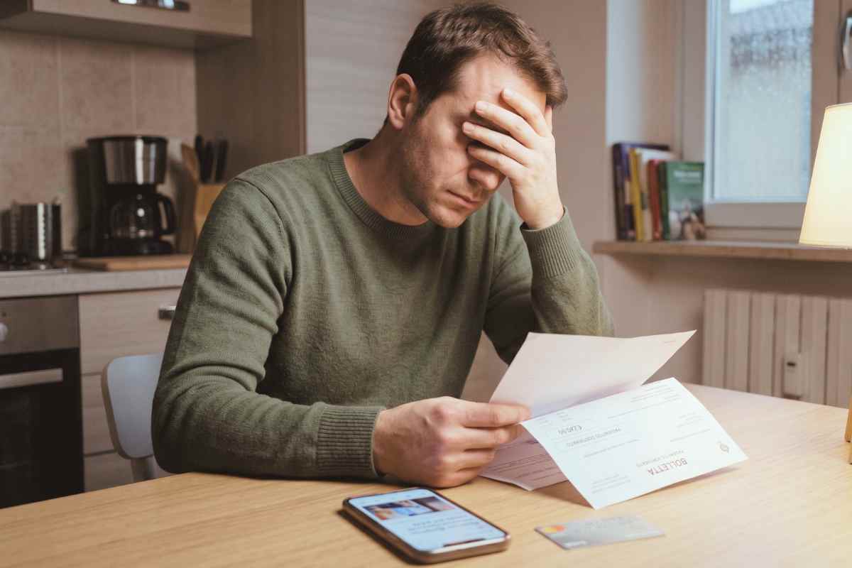 Uomo avvilito 16042026 agichina24.it